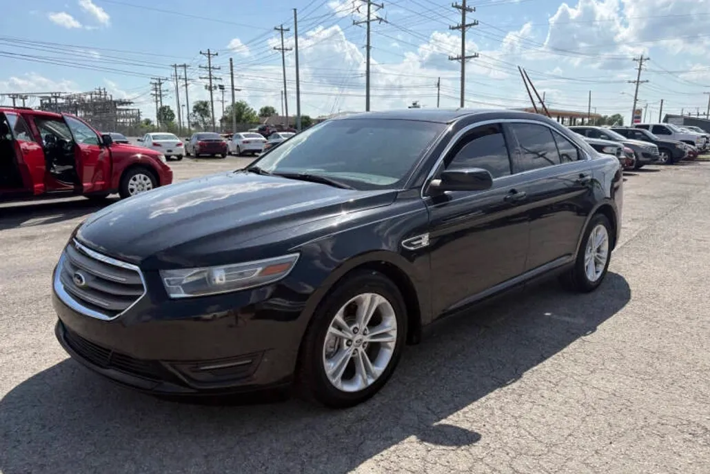 2014 Ford Taurus SEL photo 1