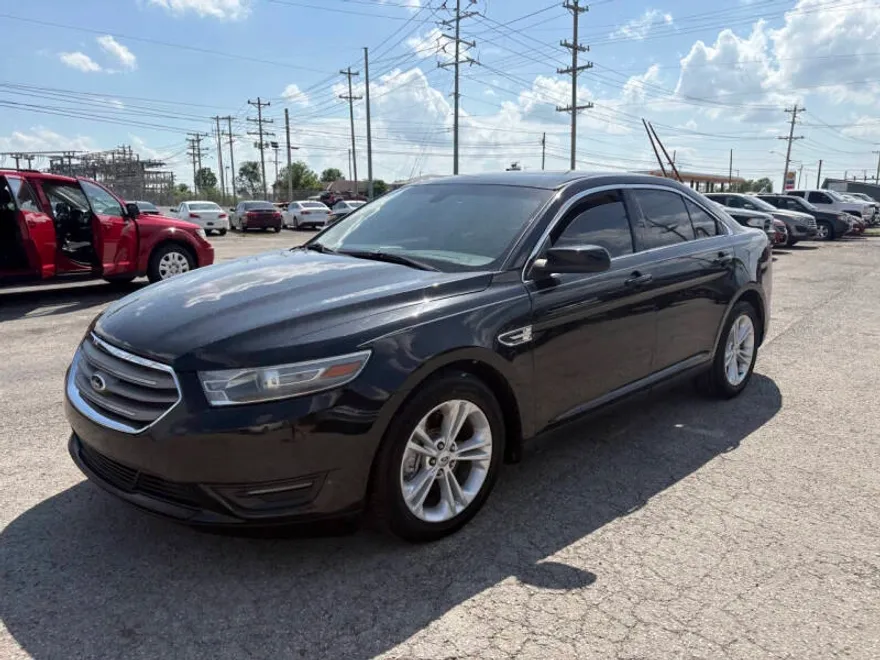 2014 Ford Taurus SEL photo 1
