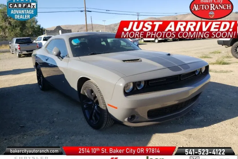 2018 Dodge Challenger SXT photo 1