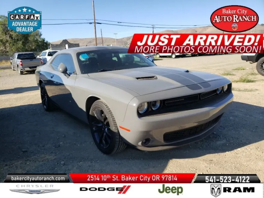 2018 Dodge Challenger SXT photo 1