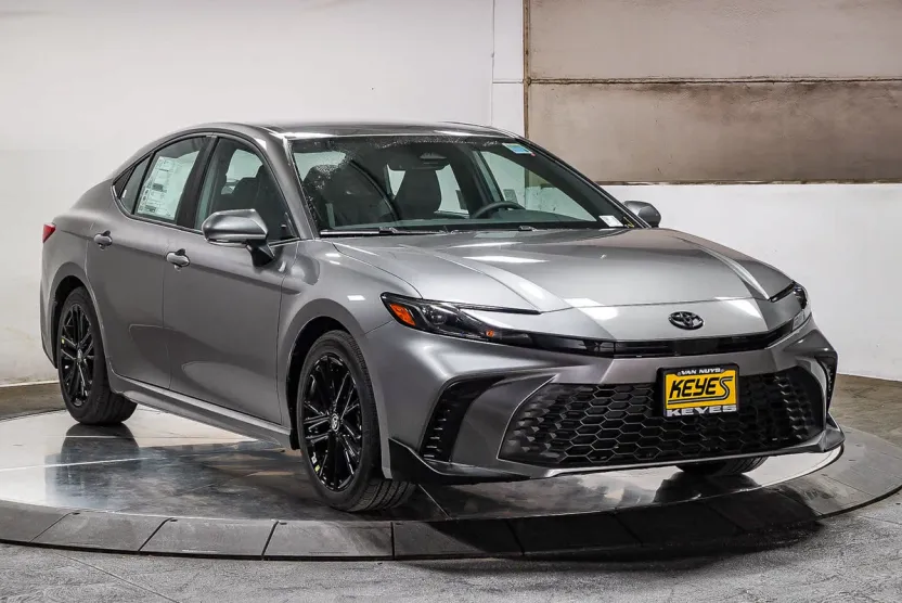 2026 Toyota Camry SE photo 1