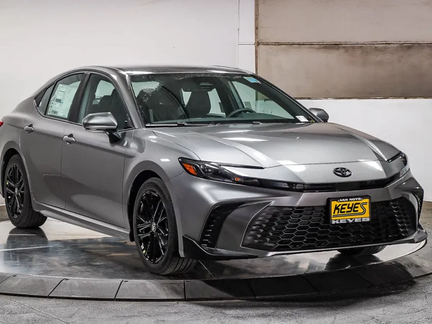 2026 Toyota Camry SE photo 1