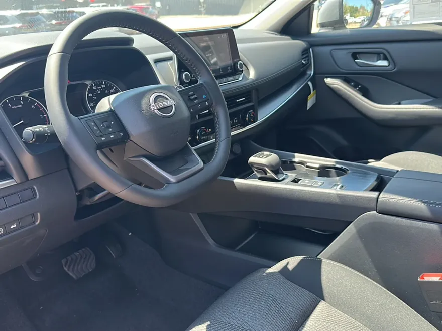 2026 Nissan Rogue SV photo 1