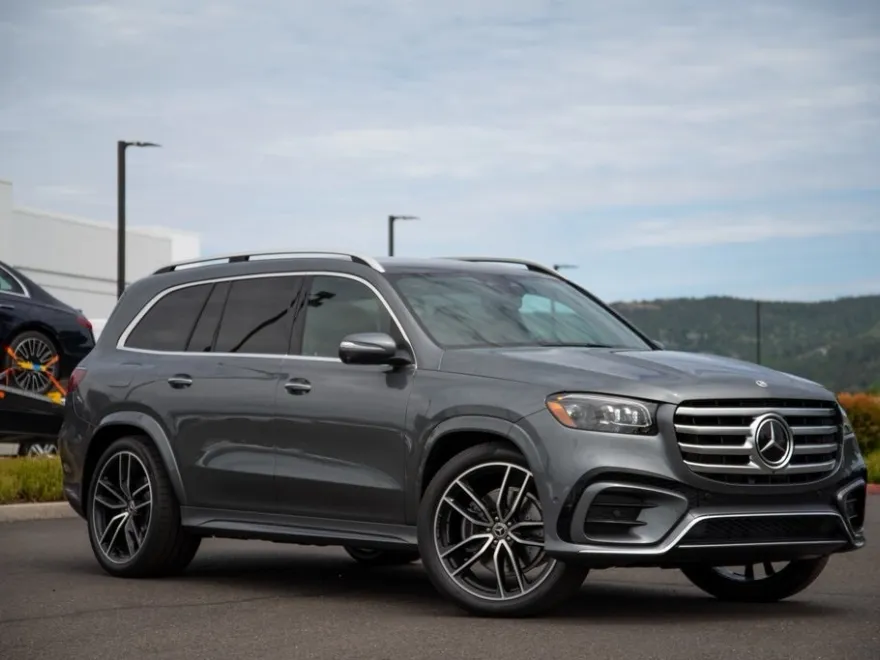 2025 Mercedes Benz GLS 450 4MATIC photo 1