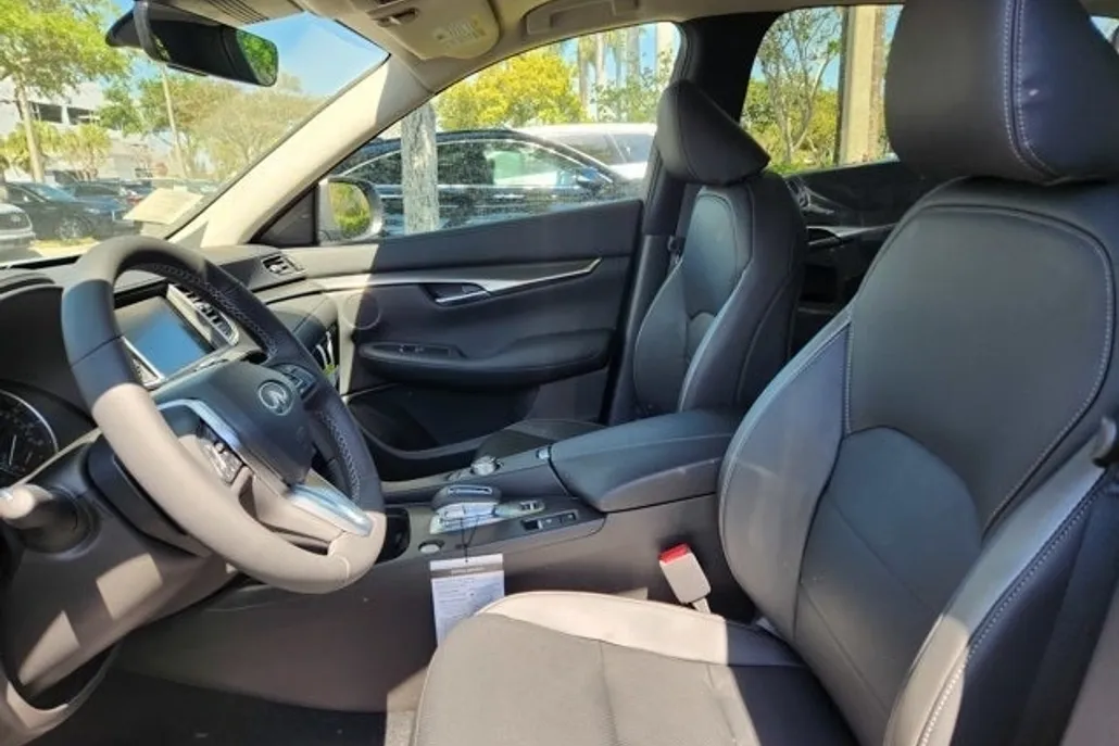 2025 Infiniti QX50 Luxe photo 1