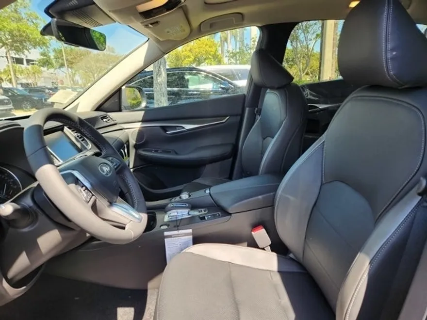 2025 Infiniti QX50 Luxe photo 1
