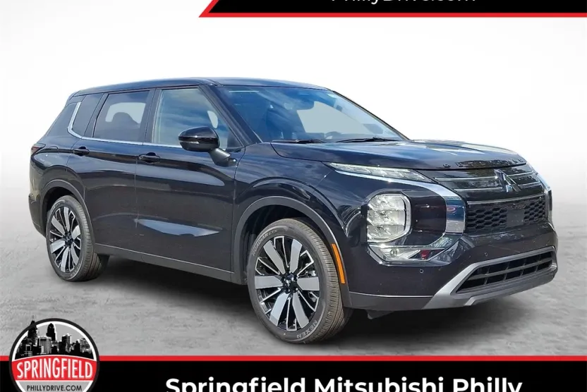 2025 Mitsubishi Outlander SE photo 1