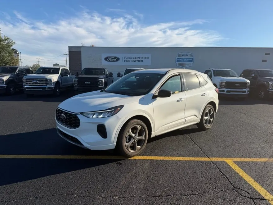 2023 Ford Escape ST-Line photo 1