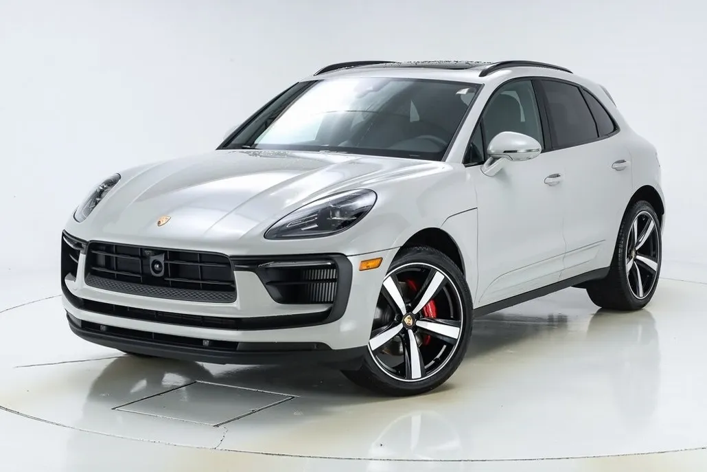 2025 Porsche Macan S photo 1