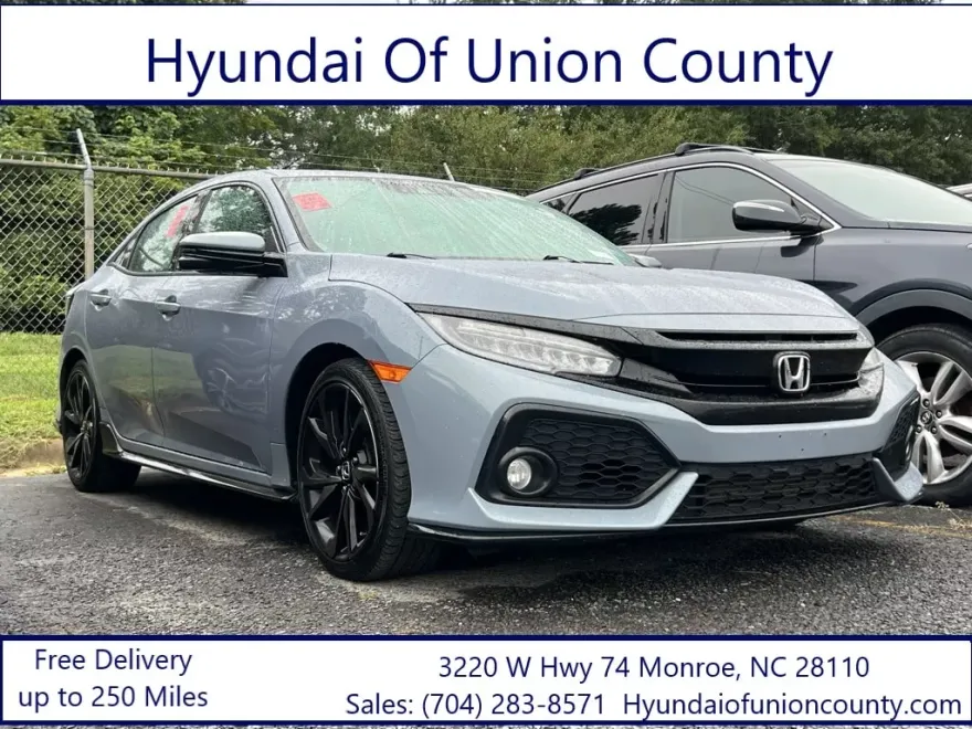 2019 Honda Civic Sport Touring photo 1