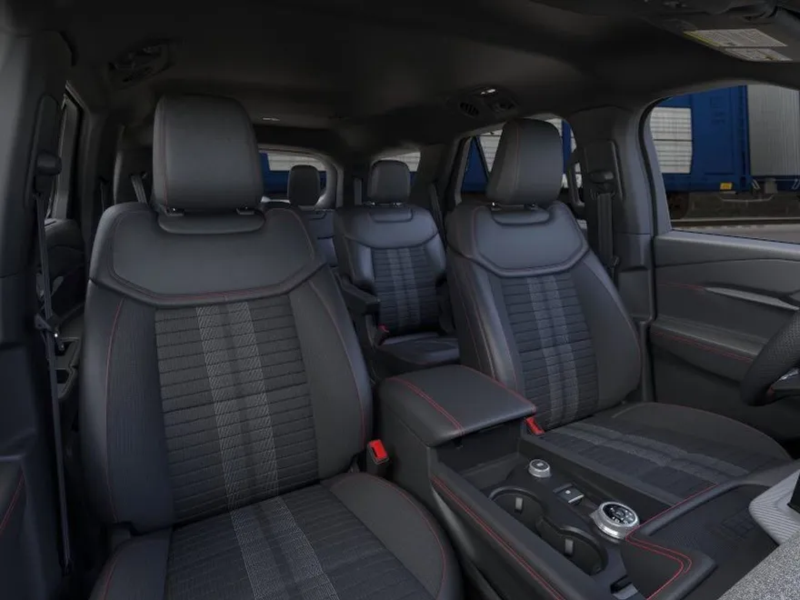 2025 Ford Explorer ST-Line photo 1