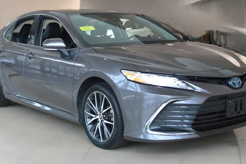 2021 Toyota Camry Hybrid XLE photo 1
