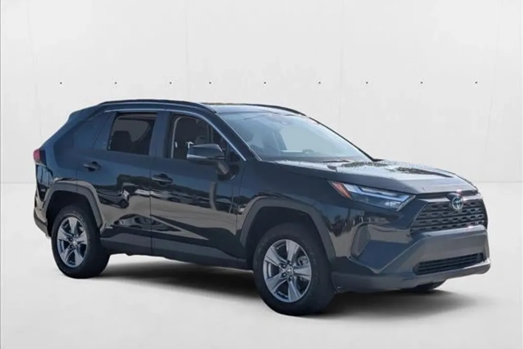 2024 Toyota RAV4 Hybrid XLE photo 1