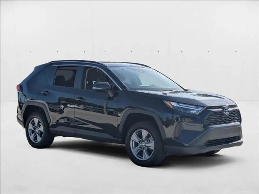 2024 Toyota RAV4 Hybrid XLE photo 1