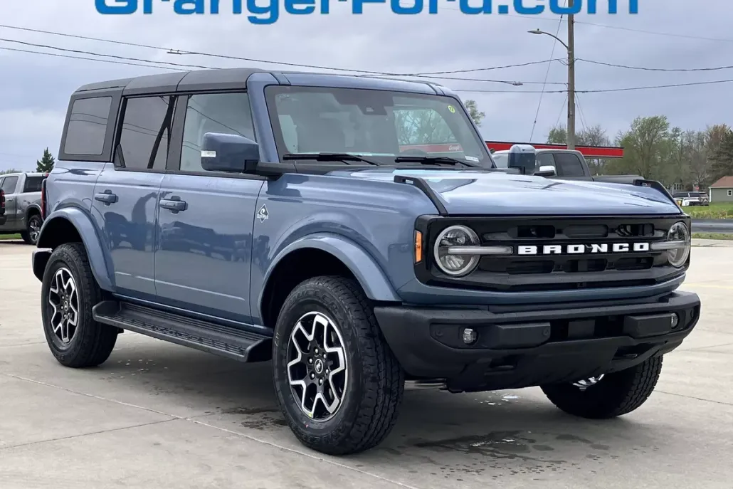 2025 Ford Bronco Outer Banks photo 1