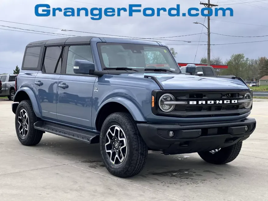 2025 Ford Bronco Outer Banks photo 1