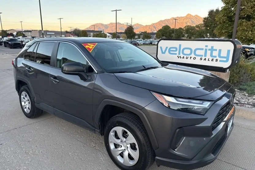 2024 Toyota RAV4 LE photo 1