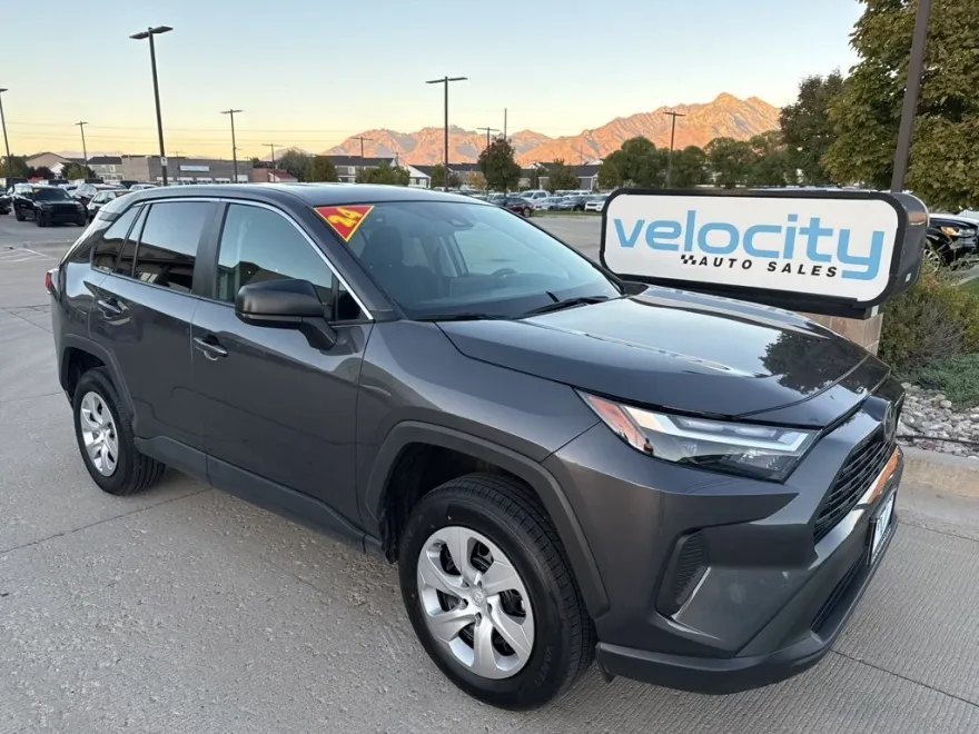 2024 Toyota RAV4 LE photo 1