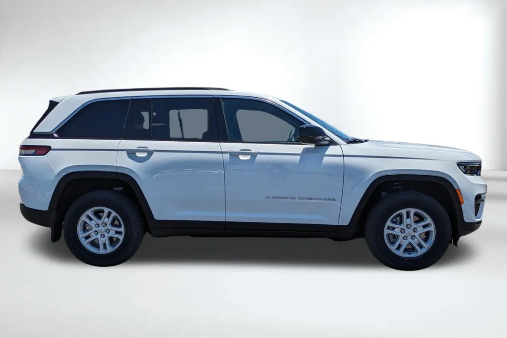 2025 Jeep Grand Cherokee Laredo photo 1