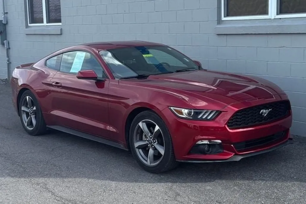2015 Ford Mustang V6 photo 1
