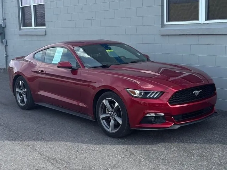 2015 Ford Mustang V6 photo 1