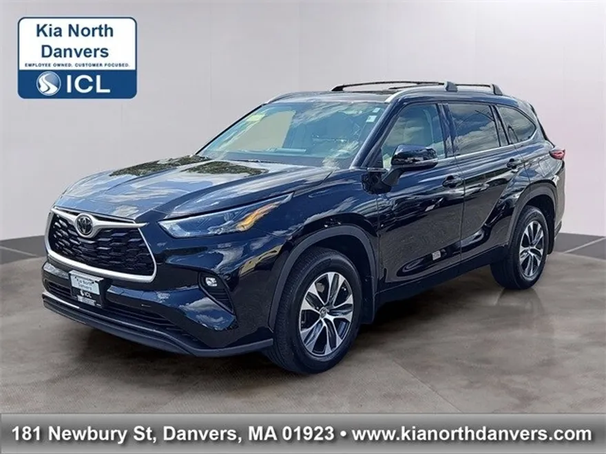2022 Toyota Highlander XLE photo 1