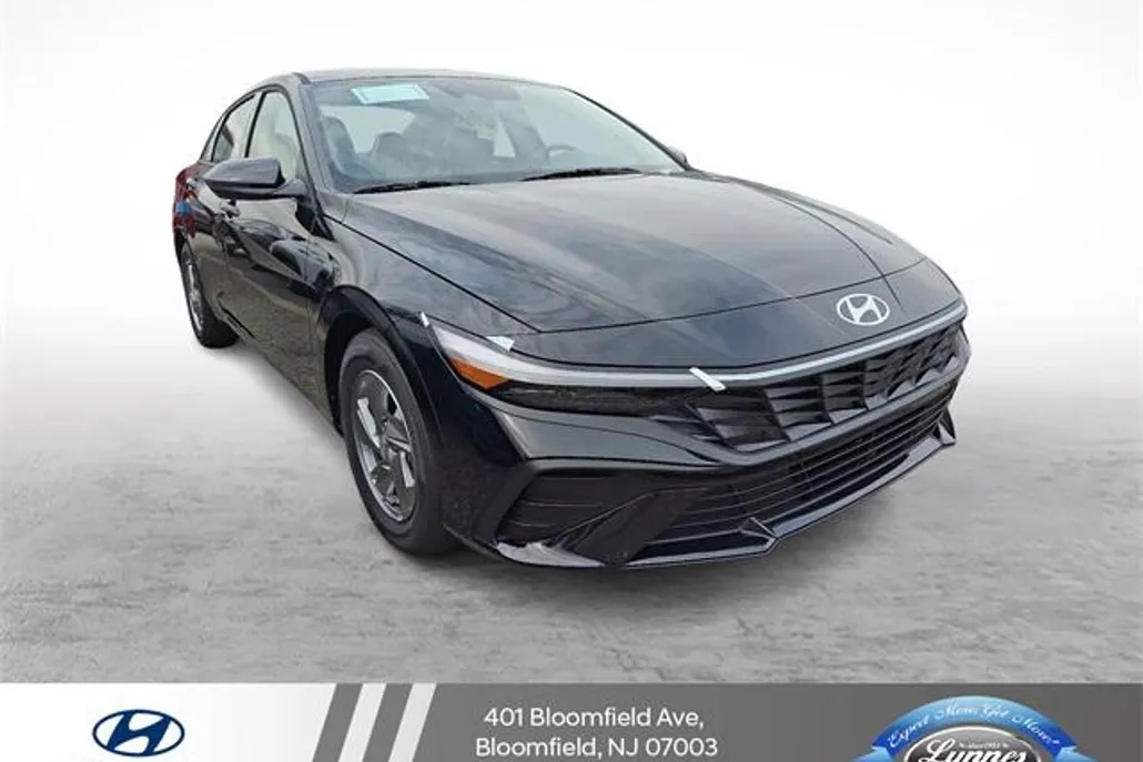 2025 Hyundai Elantra SE photo 1