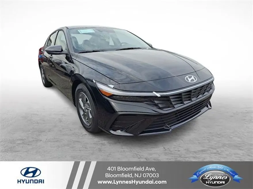 2025 Hyundai Elantra SE photo 1