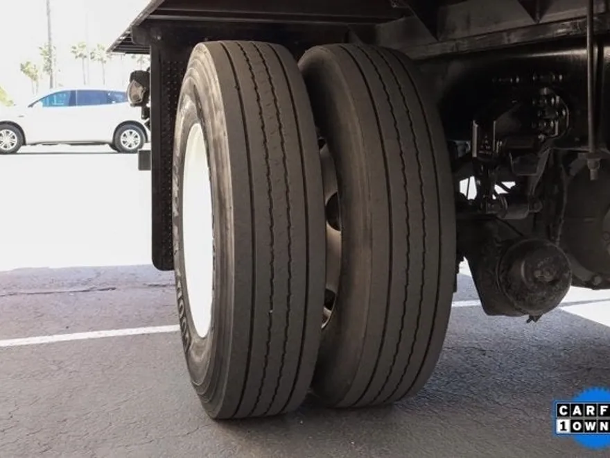 2017 Ford F-750 photo 21