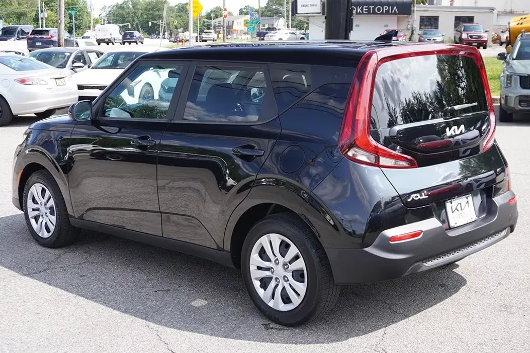 2022 Kia Soul LX photo 1