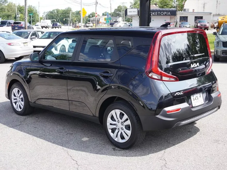 2022 Kia Soul LX photo 1