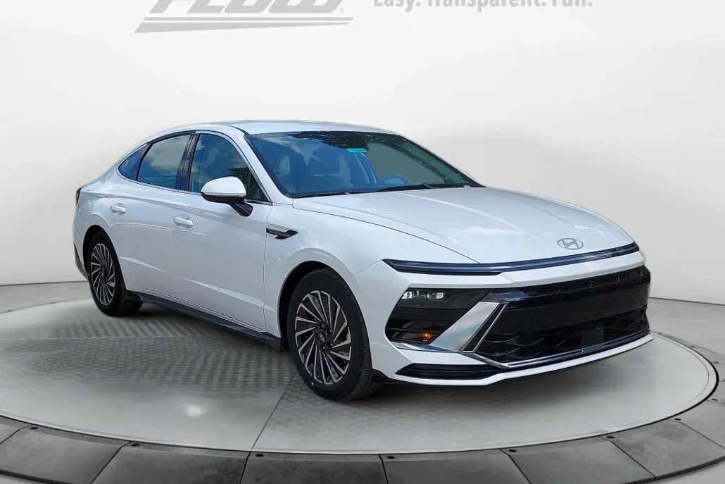 2025 Hyundai Sonata Hybrid SEL photo 1