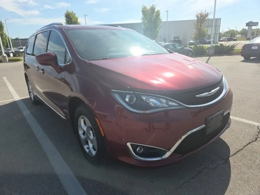 2017 Chrysler Pacifica Touring Plus photo 1