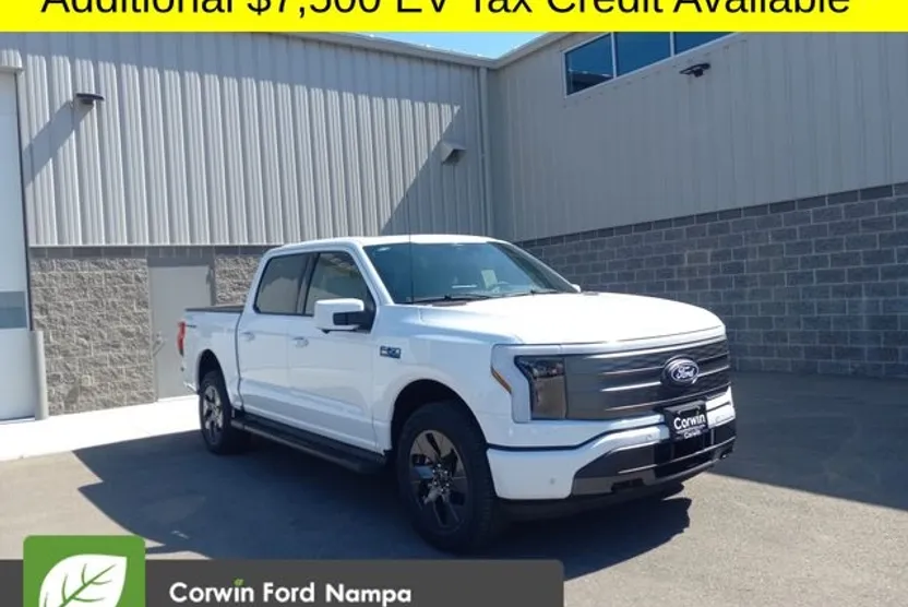 2025 Ford F-150 Lightning Lariat photo 1