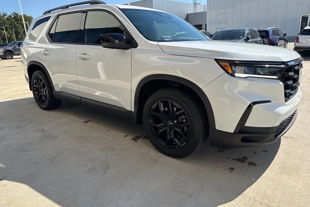 2025 Honda Pilot Black Edition photo 1