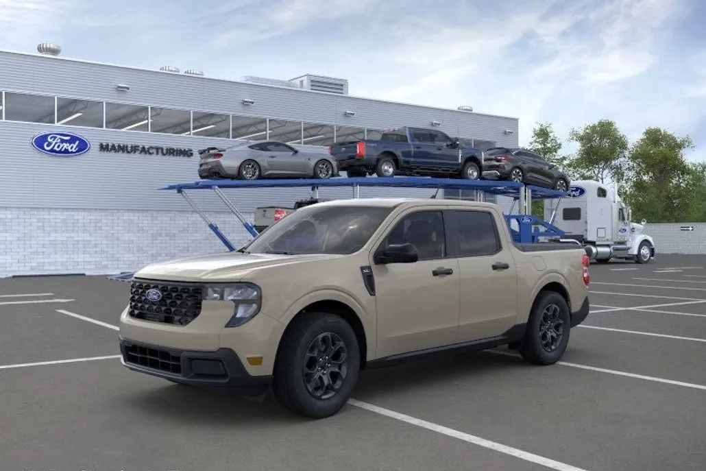 2025 Ford Maverick XLT photo 1