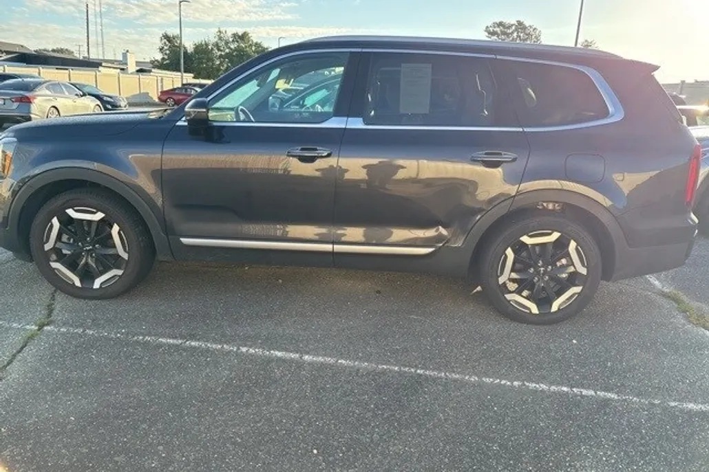 2025 Kia Telluride S photo 1