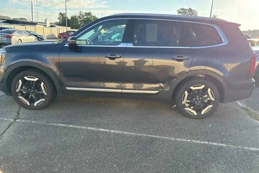 2025 Kia Telluride S photo 1