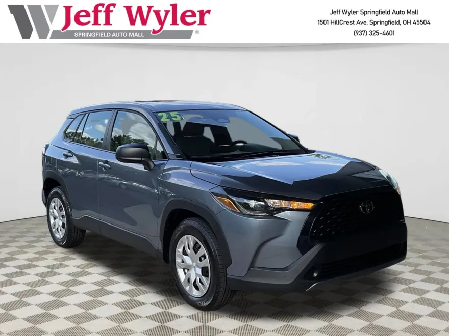 2025 Toyota Corolla Cross L photo 1