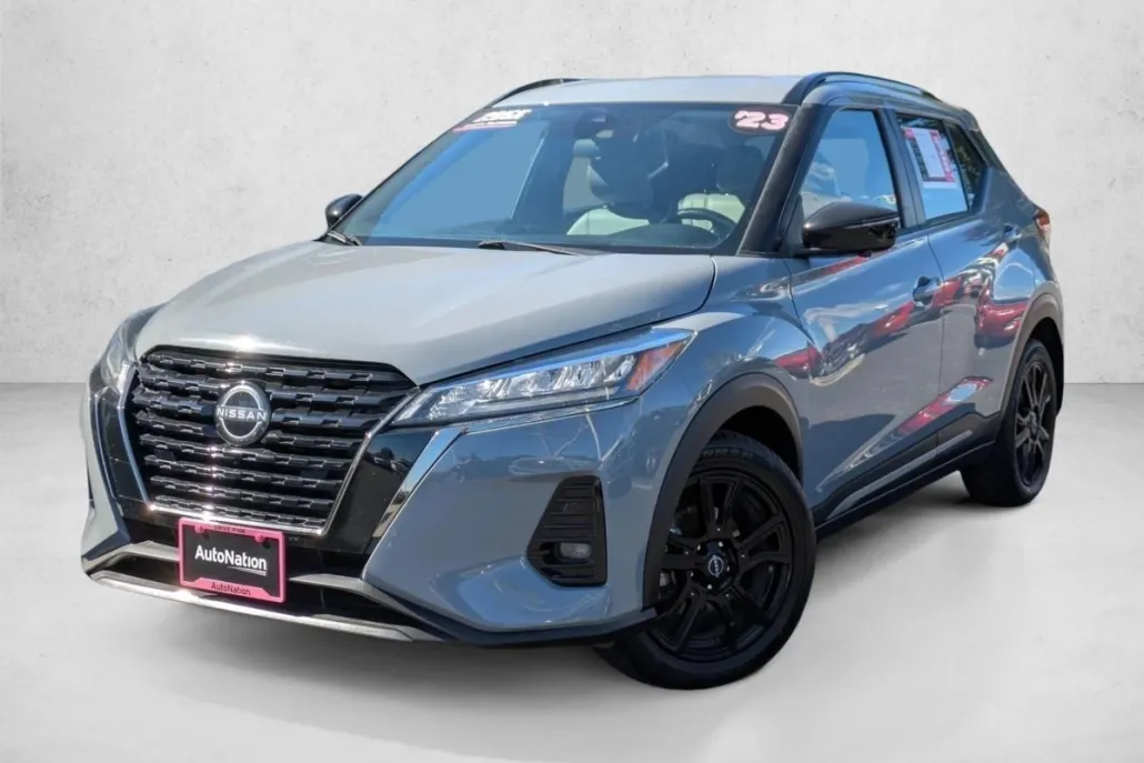 2023 Nissan Kicks SR photo 1