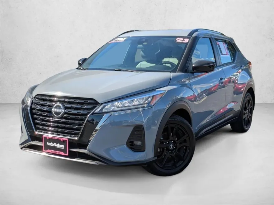 2023 Nissan Kicks SR photo 1