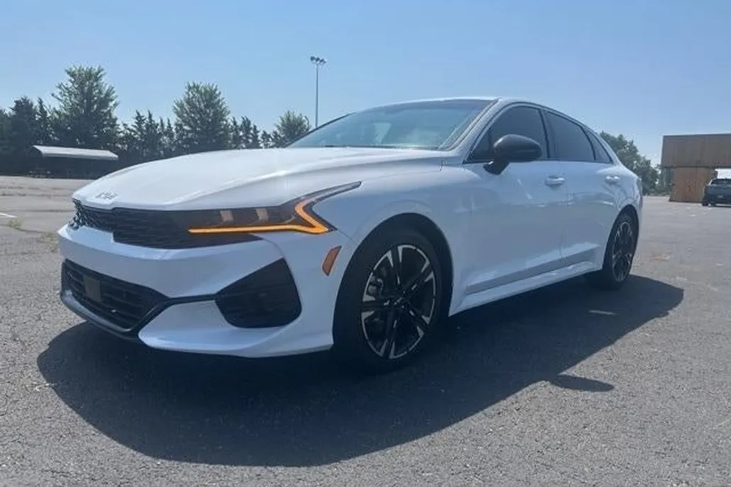 2023 Kia K5 GT-Line photo 1