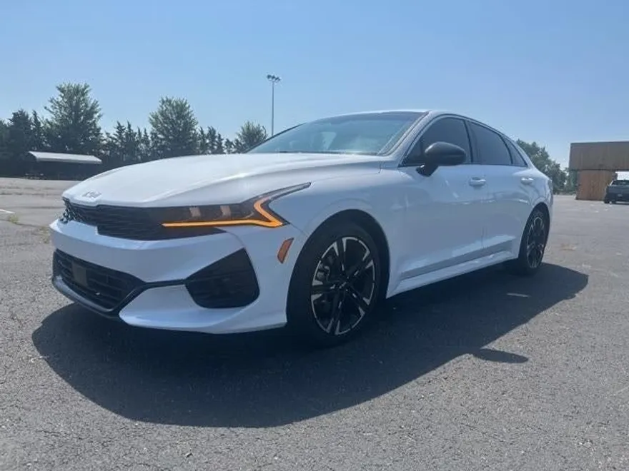 2023 Kia K5 GT-Line photo 1