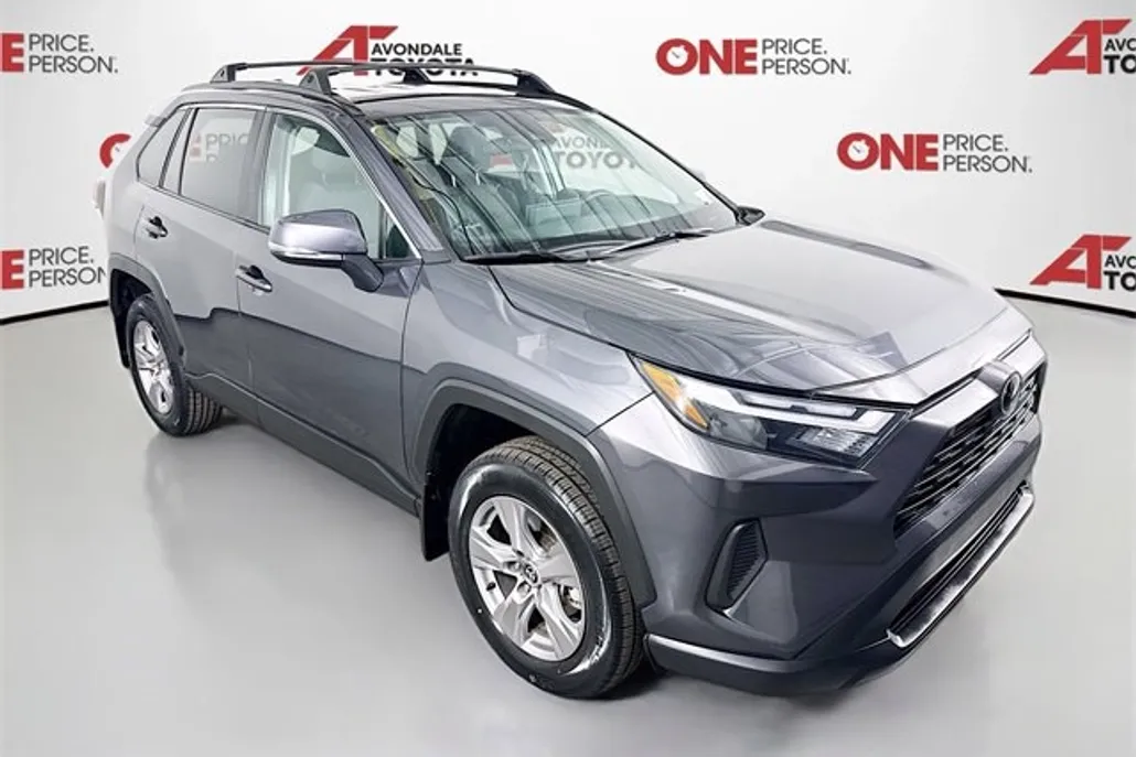 2023 Toyota RAV4 XLE photo 1