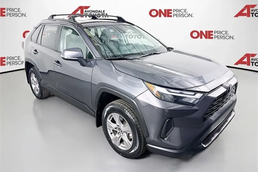 2023 Toyota RAV4 XLE photo 1