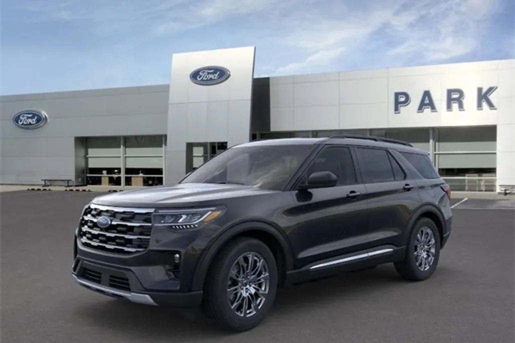 2025 Ford Explorer photo 1