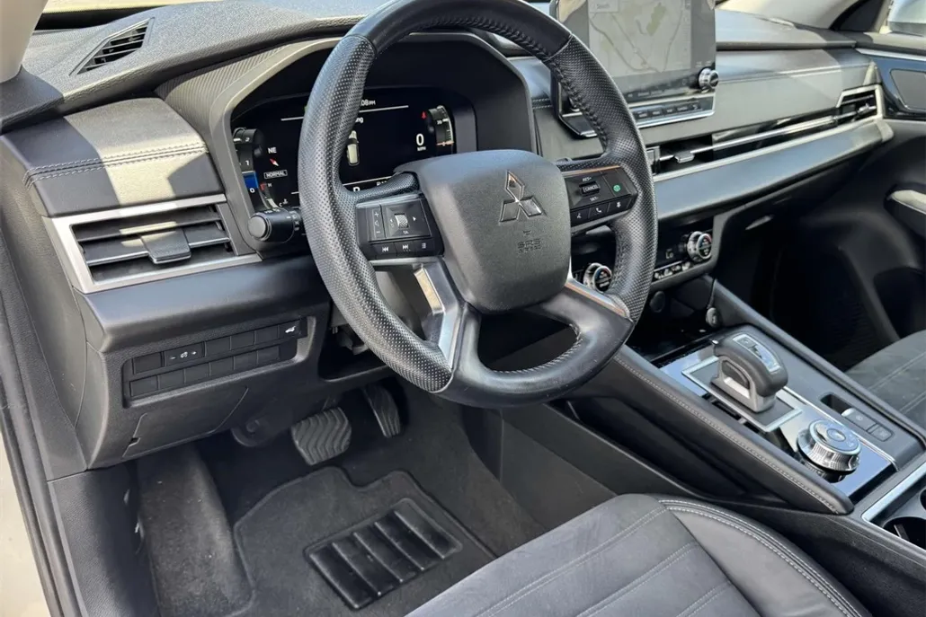 2022 Mitsubishi Outlander SE photo 1