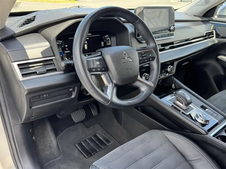 2022 Mitsubishi Outlander SE photo 1