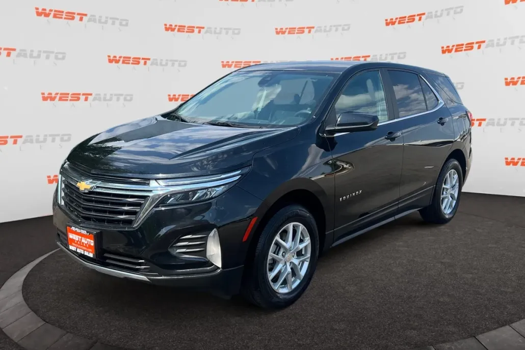 2023 Chevrolet Equinox LT photo 1