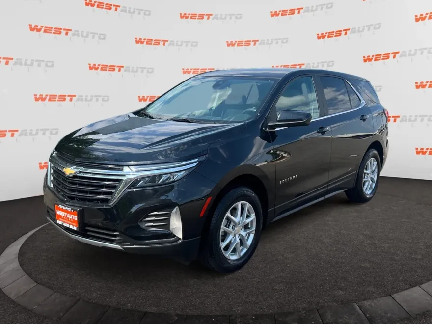 2023 Chevrolet Equinox LT photo 1